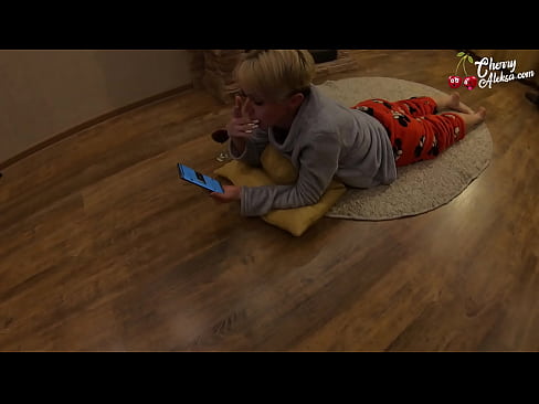 ❤️ بلوند دیوانه مکیدن دیک بزرگ در حال مکیدن و جهش بر روی آن - سکس مقعدی پورنو fb در ما ❌️